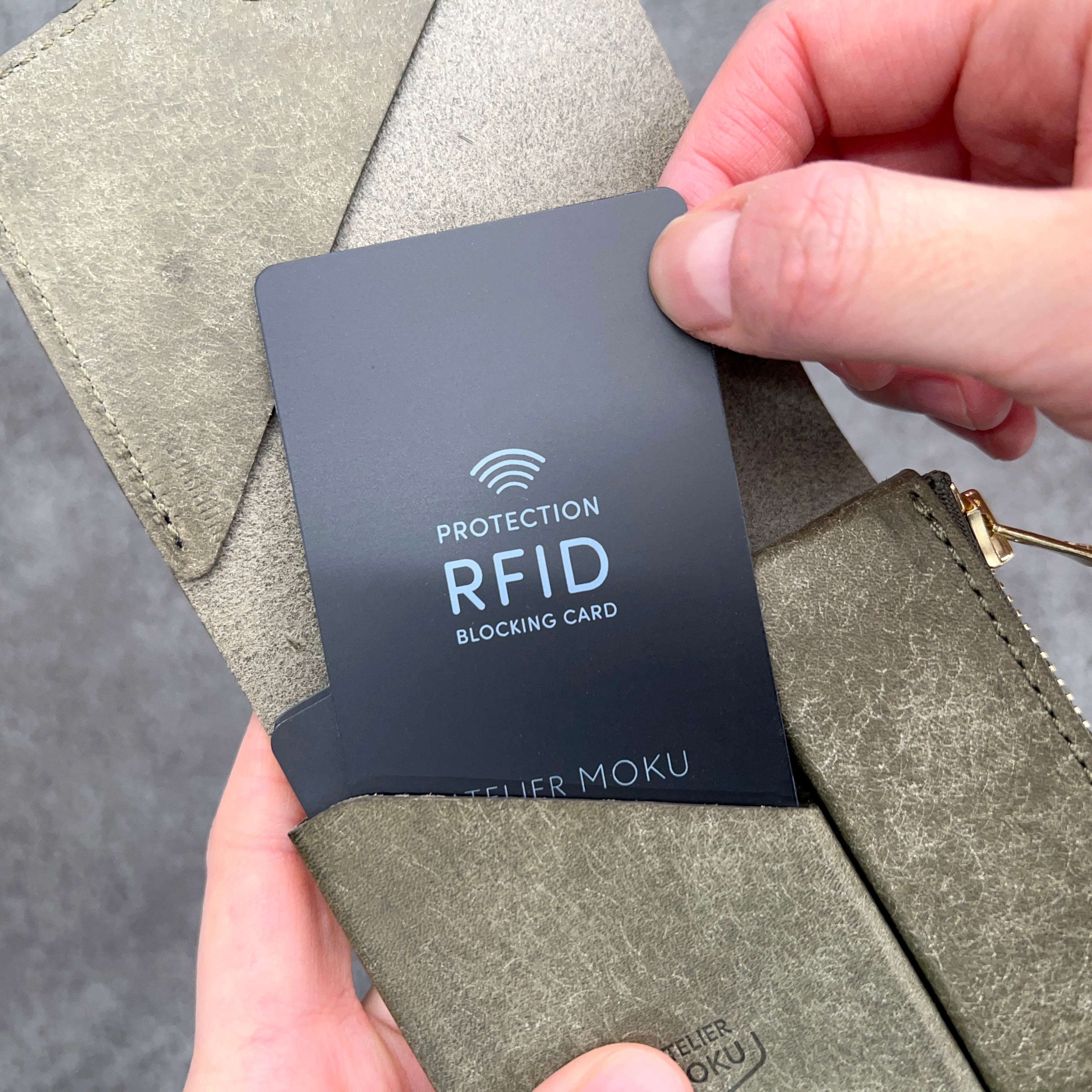 [レビュー特典]RFIDブロッキングカード